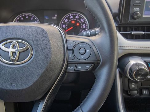 Used 2019 Toyota RAV4 XLE Premium image 32