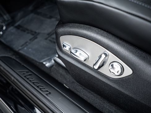 Certified 2025 Porsche Macan image 19