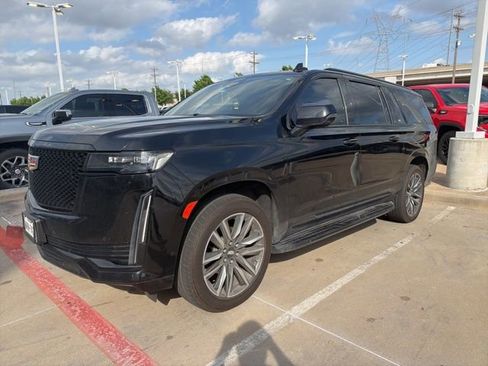 Used 2023 Cadillac Escalade ESV Sport image 2