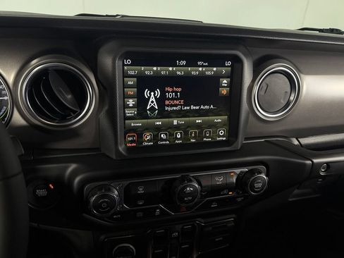Used 2023 Jeep Wrangler Unlimited Rubicon 4xe AWD/4WD image 23