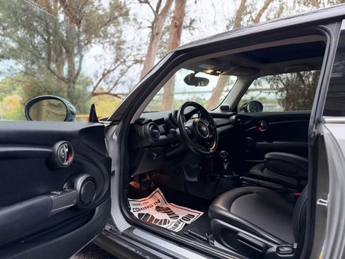 Used 2018 MINI Cooper 2-Door Hardtop image 7