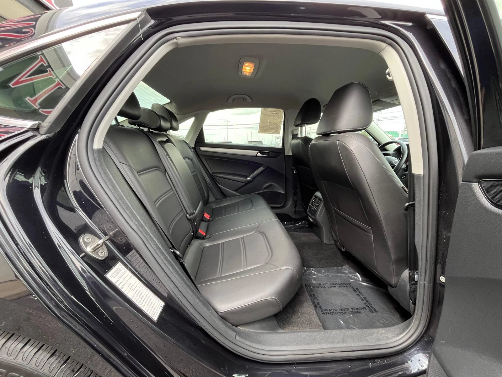 Used 2020 Volkswagen Passat 2.0T SE FWD image 34