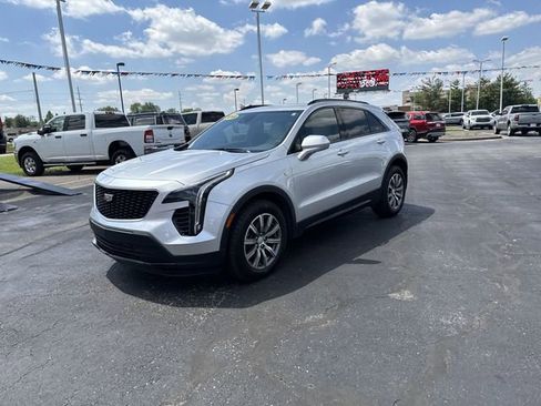 Used 2019 Cadillac XT4 Sport w/ Cold Weather Package FWD image 2