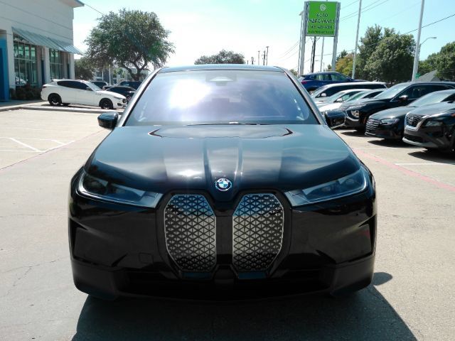 Used 2023 BMW iX xDrive50 AWD/4WD image 3