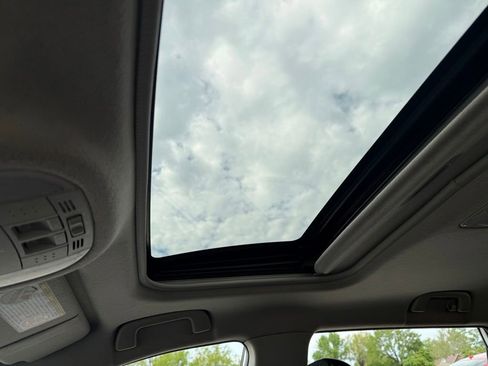 Used 2009 Pontiac Vibe GT FWD image 27