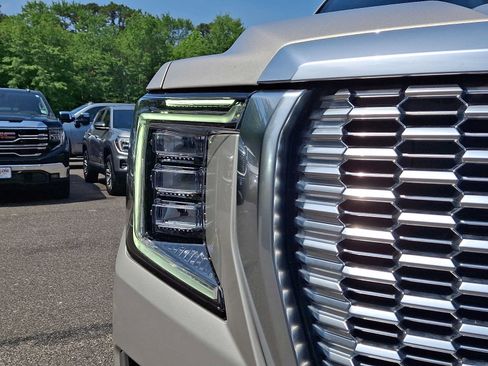 Used 2023 GMC Yukon Denali AWD/4WD image 10