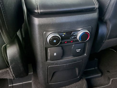 Used 2023 Ford Explorer Limited w/ Limited Technology Package AWD/4WD image 25