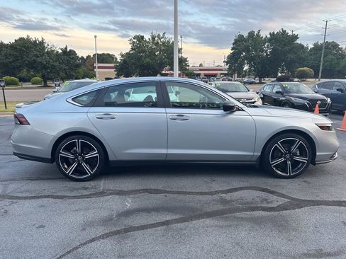 Used 2024 Honda Accord Sport image 8