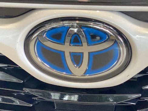 Used 2022 Toyota Highlander XLE AWD/4WD image 10
