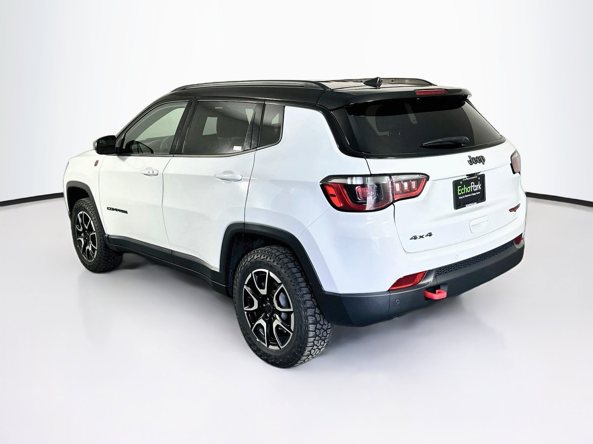 Used 2025 Jeep Compass Trailhawk AWD/4WD image 5