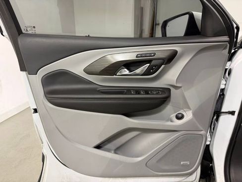 Used 2022 GMC Terrain SLT w/ Infotainment Package II image 11