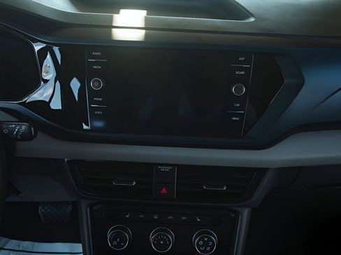 Used 2022 Volkswagen Taos SE image 24