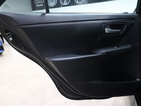 Used 2015 Toyota Camry SE image 19