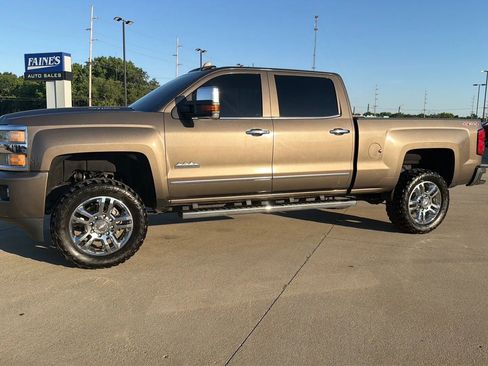 Used 2015 Chevrolet Silverado 2500 High Country w/ Duramax Plus Package AWD/4WD image 7