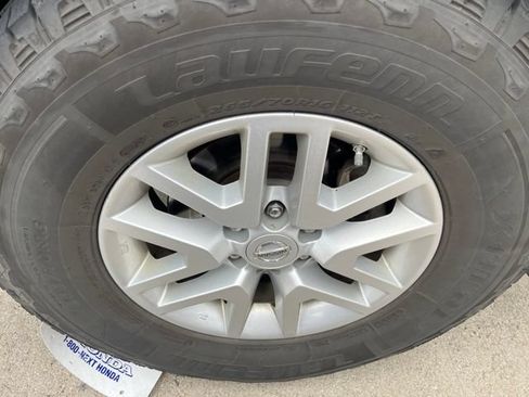 Used 2018 Nissan Frontier SV AWD/4WD image 12