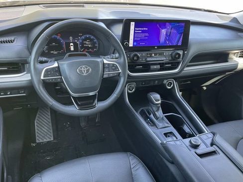 Used 2024 Toyota Grand Highlander AWD image 7