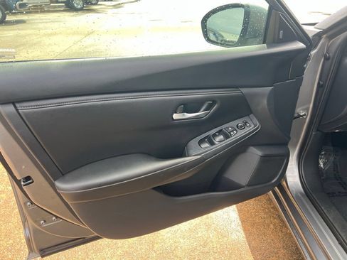 Used 2024 Nissan Sentra SV FWD image 20
