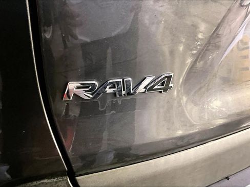 Used 2019 Toyota RAV4 XLE w/ Convenience Package image 10