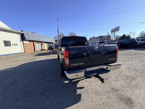 Used 2012 Nissan Frontier SV image 12