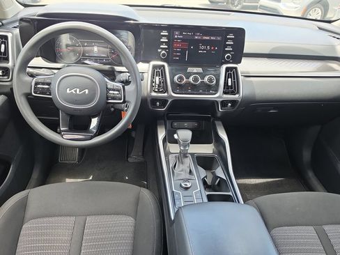 Used 2022 Kia Sorento LX FWD image 7