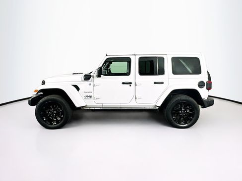 Used 2024 Jeep Wrangler Unlimited Sahara AWD/4WD image 4