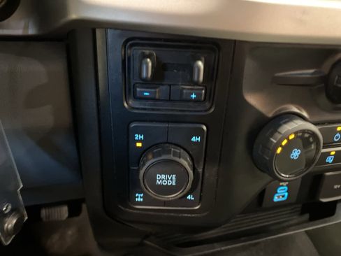 Used 2024 Ford F250 XLT image 23