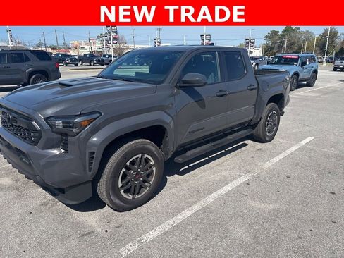 Used 2025 Toyota Tacoma TRD Sport image 2