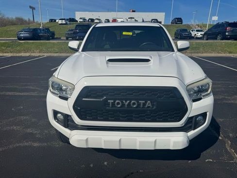 Used 2016 Toyota Tacoma TRD Sport w/ Premium & Technology Package image 8