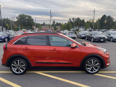Used 2020 Kia Niro Touring image 4