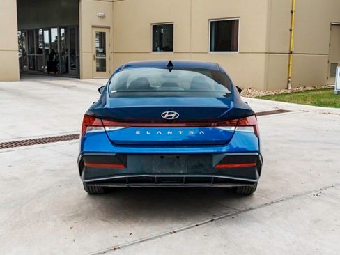 Used 2024 Hyundai Elantra SEL w/ Convenience Package image 5