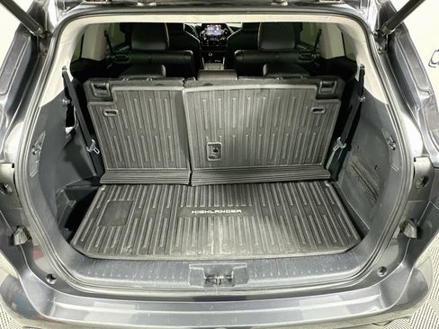 Used 2021 Toyota Highlander XLE FWD image 32
