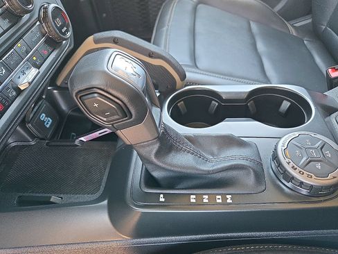 Used 2025 Ford Bronco Badlands AWD/4WD image 17