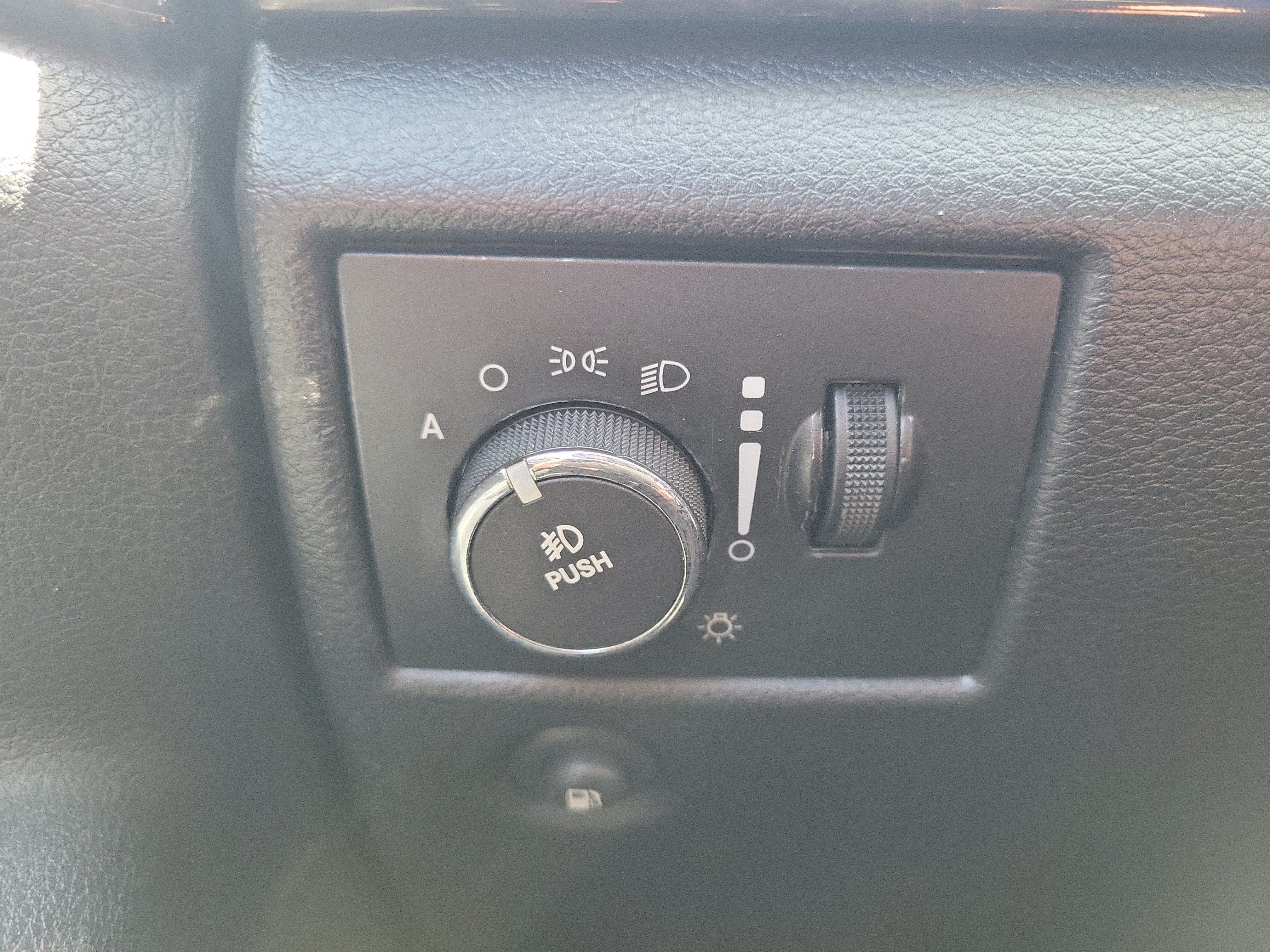Used 2013 Jeep Grand Cherokee Laredo w/ Laredo E Group AWD/4WD image 29