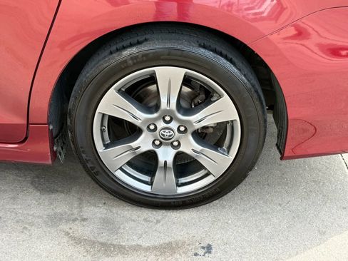 Used 2018 Toyota Sienna SE image 48