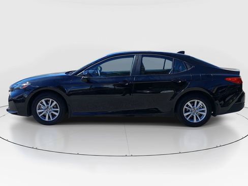 Used 2025 Toyota Camry LE image 4