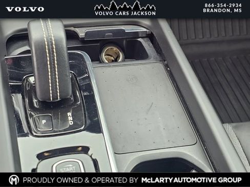 Used 2022 Volvo XC60 B5 R-Design image 23