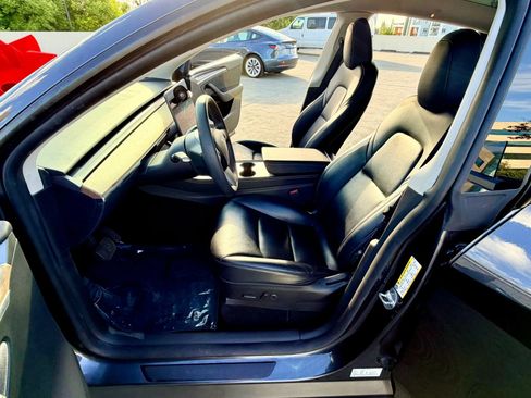 Used 2024 Tesla Model Y 2WD image 35