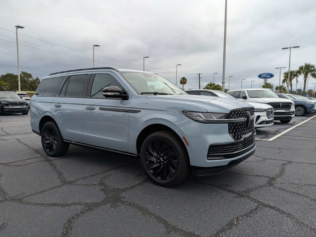 New 2027 Lincoln Navigator Reserve w/ Jet Appearance Package RWD image 5