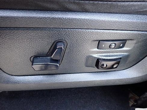 Used 2018 RAM 1500 Laramie image 13