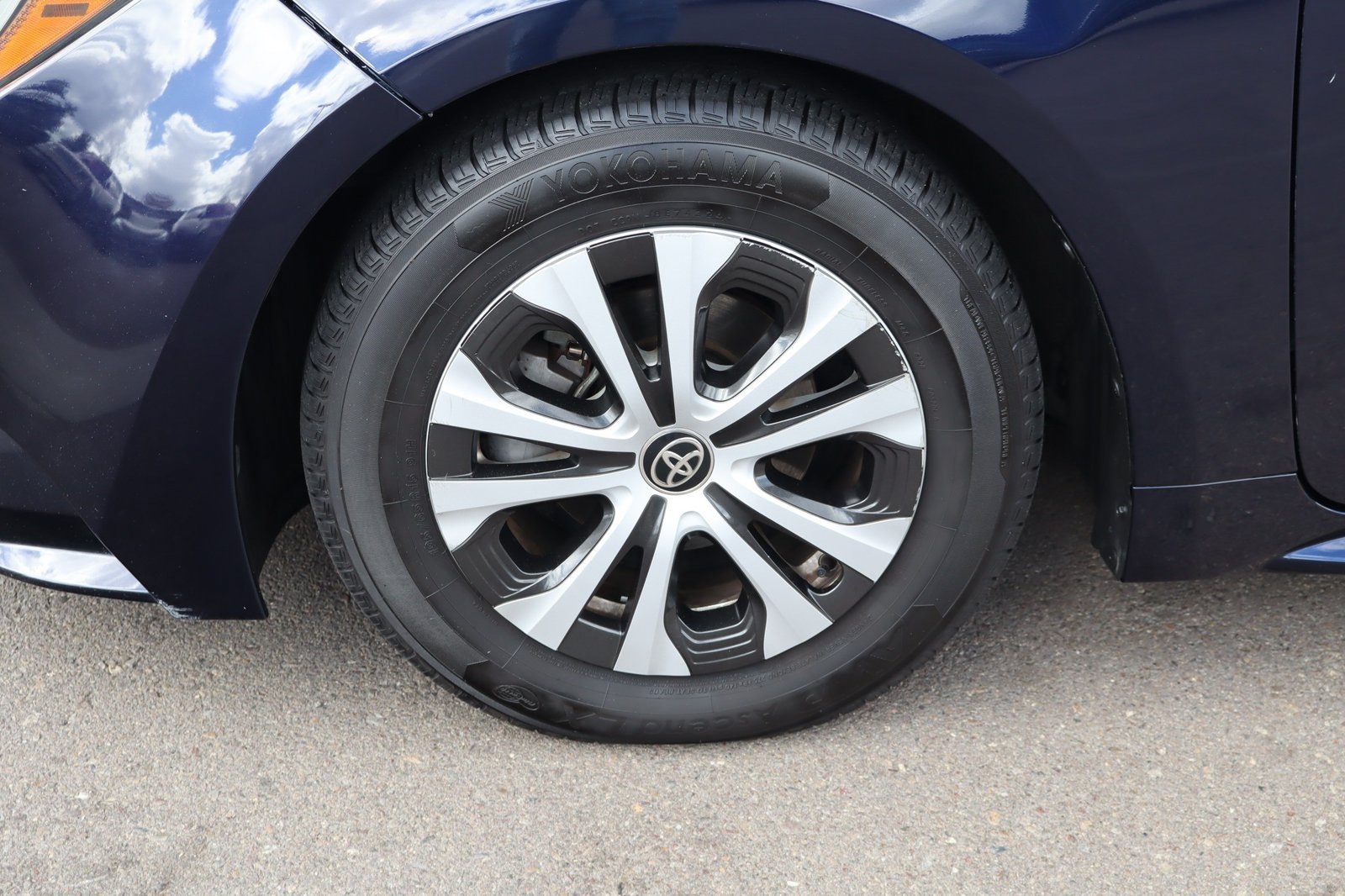 Used 2022 Toyota Corolla LE w/ Premium Interior Package FWD image 14