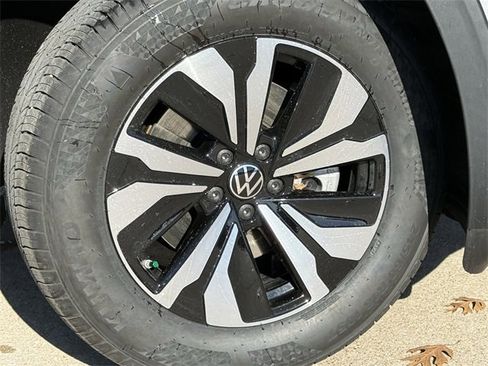 New 2026 Volkswagen Atlas SE image 7