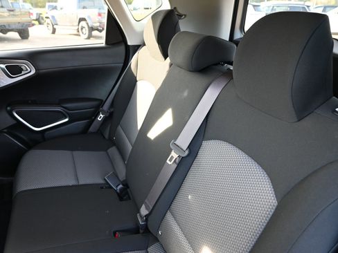 Used 2025 Kia Soul LX w/ LX Technology Package image 17