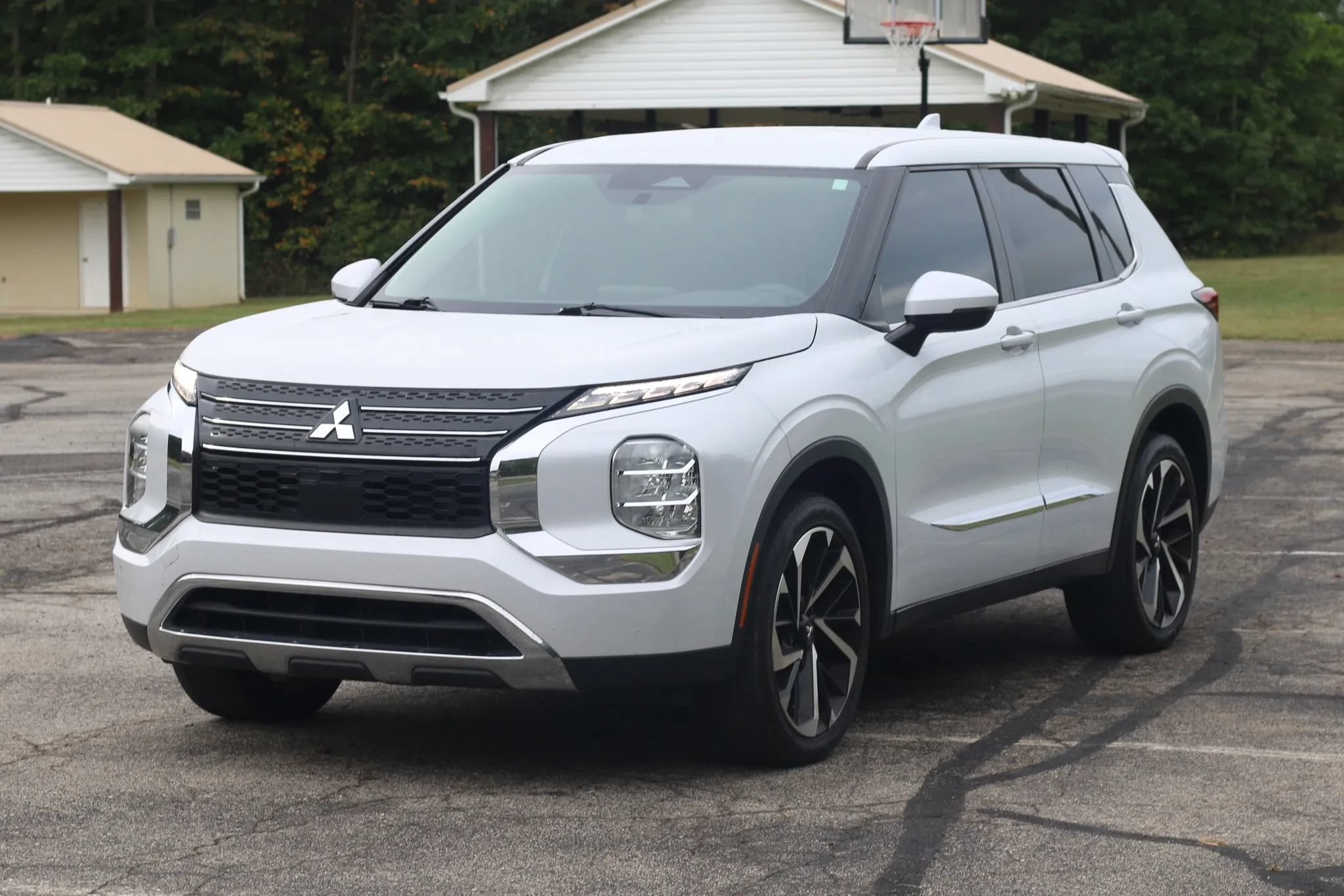 Used 2022 Mitsubishi Outlander ES FWD image 2