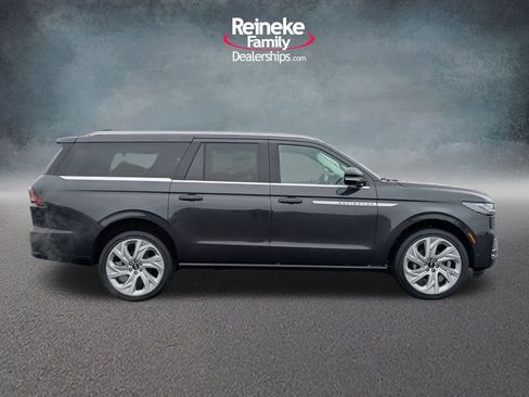 New 2025 Lincoln Navigator L Reserve AWD/4WD image 4