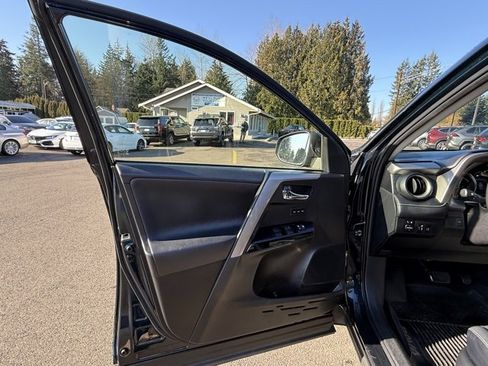 Used 2017 Toyota RAV4 Limited image 11