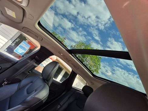Used 2023 Volvo XC60 B5 Core FWD image 17