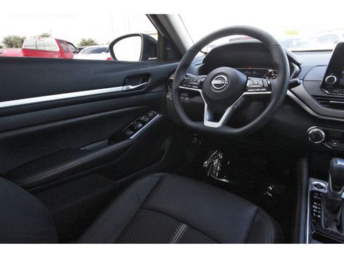 Certified 2025 Nissan Altima 2.5 SR AWD/4WD image 10