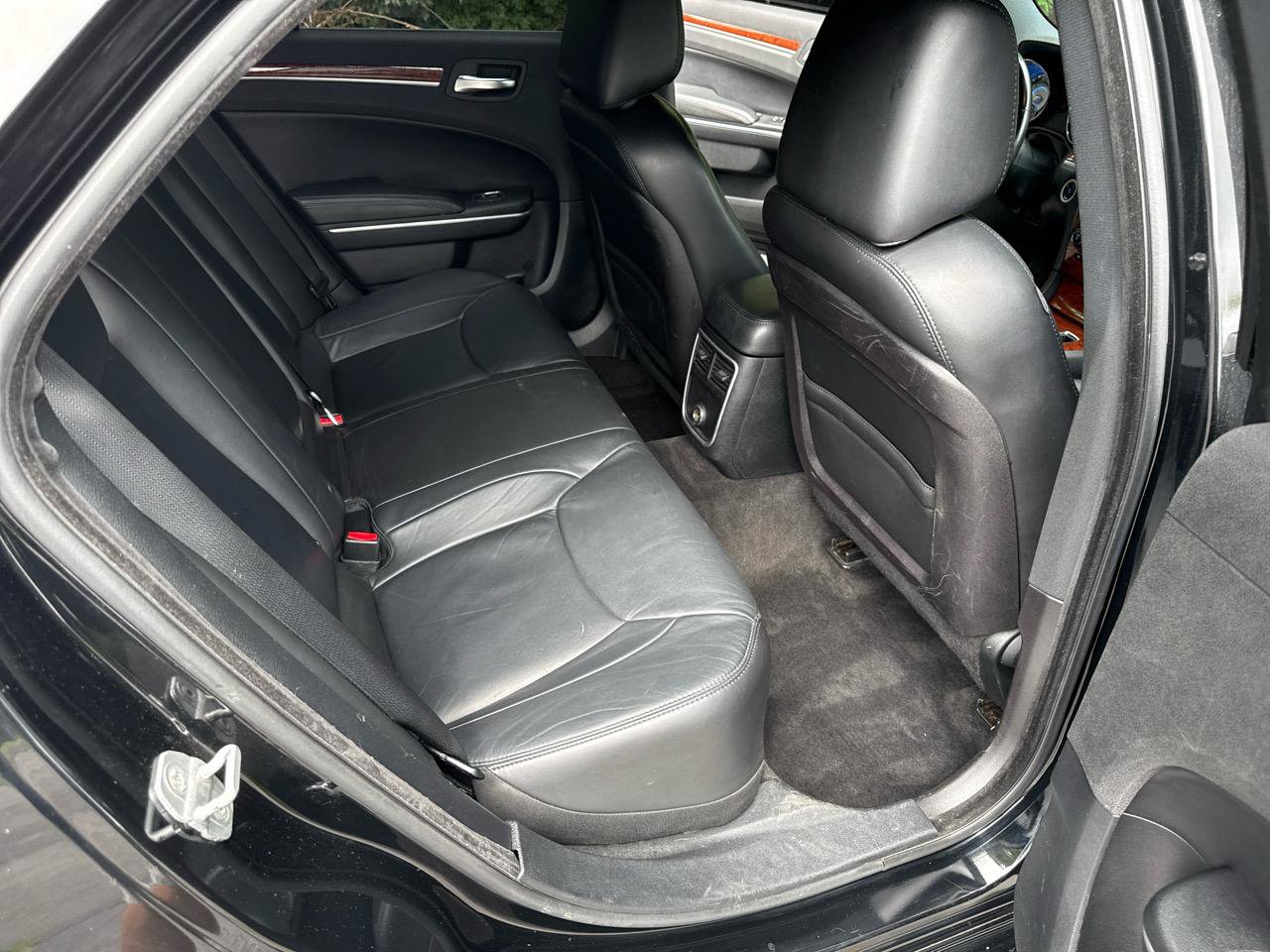 Used 2013 Chrysler 300 RWD image 10