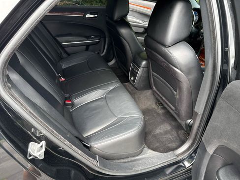 Used 2013 Chrysler 300 RWD image 10