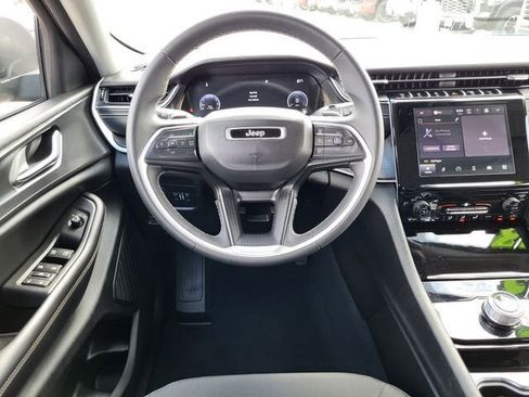 Used 2023 Jeep Grand Cherokee L Laredo image 26